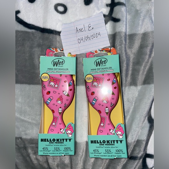 CCO My Melody Hello Kitty Sanrio Limited Edition Mini Hairbrush BNIB - Picture 4 of 4